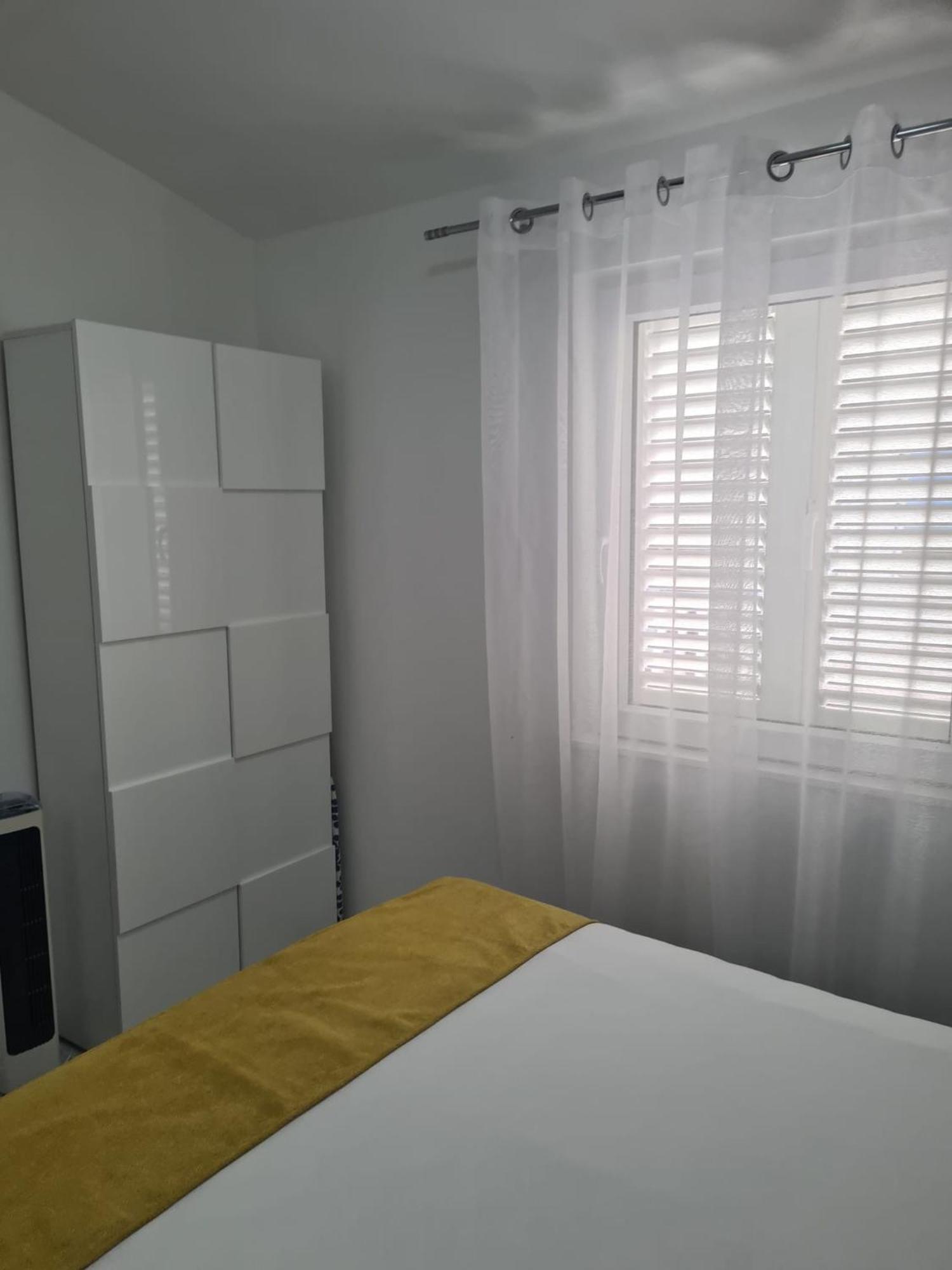 Apartmani Ruzmarin Vir Eksteriør billede